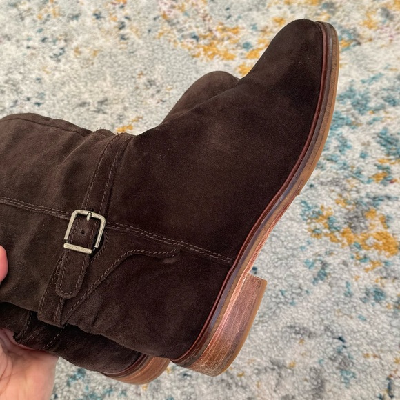 Clarcks Brown suede leather knee-high boots with buckle closure and side zipper - Picture 3 of 10